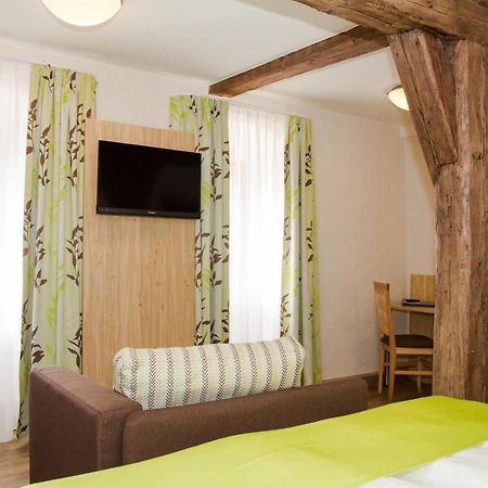 Hotel-Gasthof Blaue Traube E.K. Berching Exterior photo