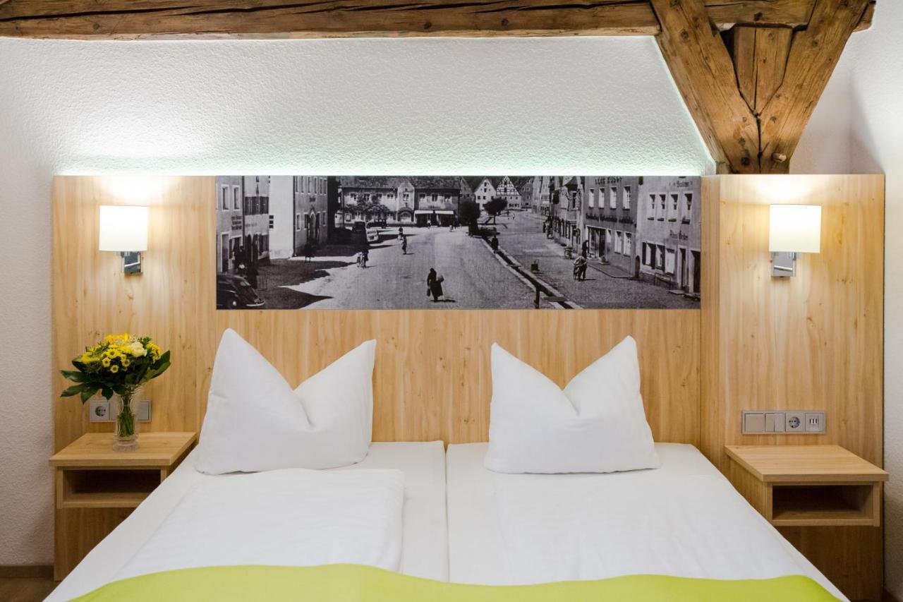 Hotel-Gasthof Blaue Traube E.K. Berching Exterior photo