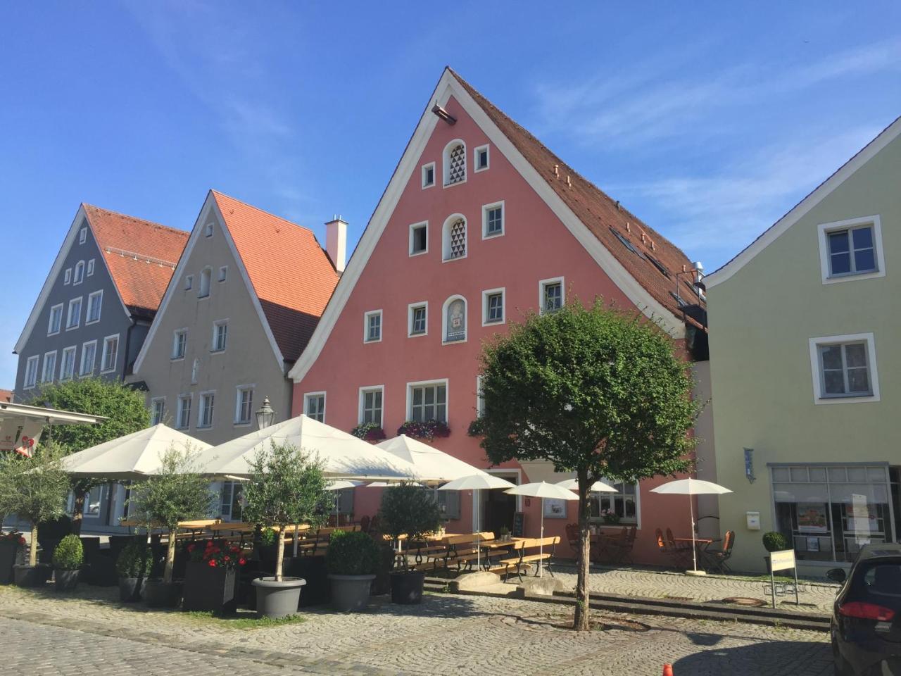 Hotel-Gasthof Blaue Traube E.K. Berching Exterior photo